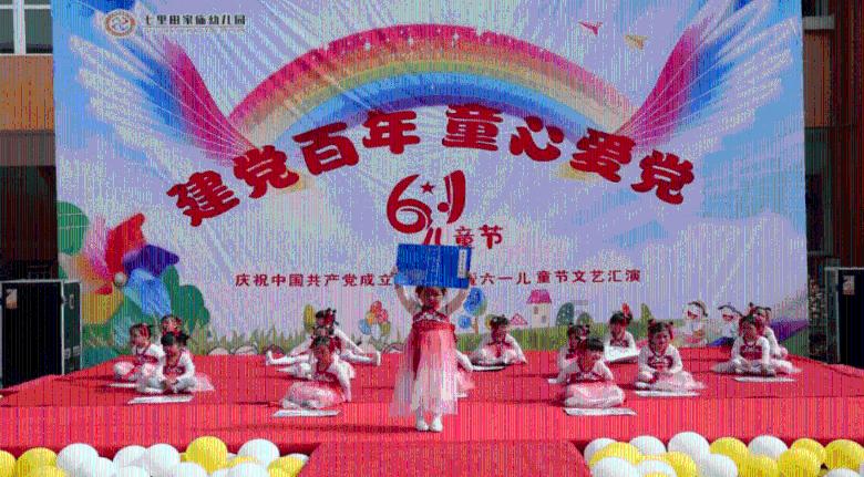 中学生攀比现象严重，班主任和家长商量统一买鞋，这样就能根治吗？游戏画面